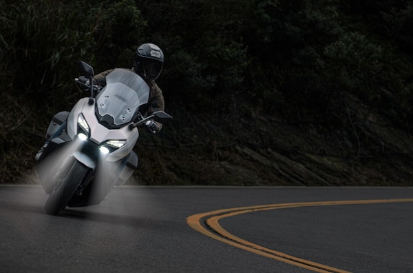 SYM TTLBT, EICMA 2025: arriva il maxiGT con valigie integrate