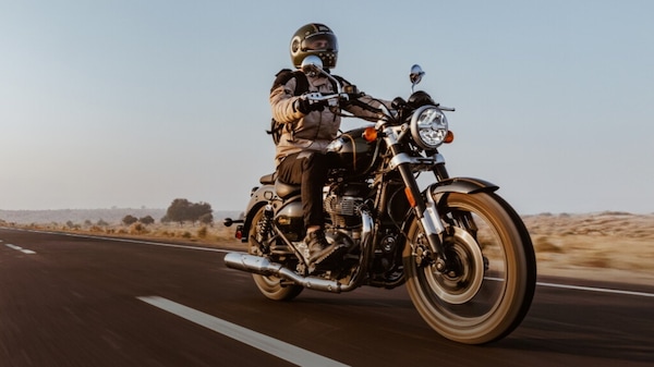 Black Weeks Royal Enfield 2025: sconti fino al 40% su abbigliamento e accessori