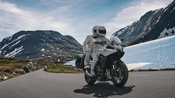 Honda CB1000GT: le foto della novità presentata ad EICMA 2025