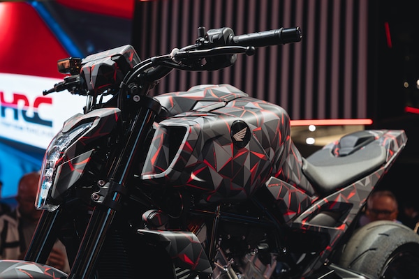 EICMA 2025, Honda V3R 900: il futuro delle naked