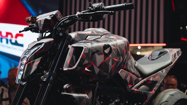 EICMA 2025, Honda V3R 900: il futuro delle naked 