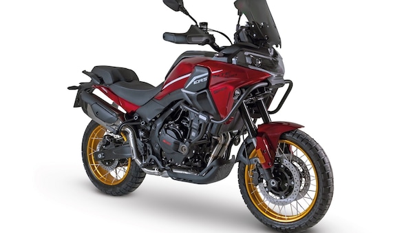 EICMA 2025, SWM Versante 550: la nuova crossover di media cilindrata