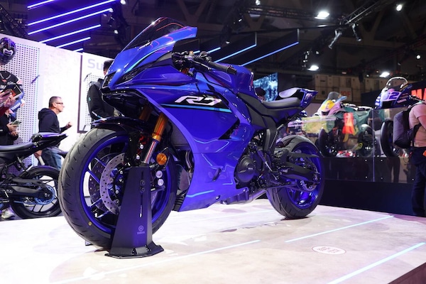 EICMA 2025, Yamaha R7 2026: la media sportiva di Iwata è diventata "grande"