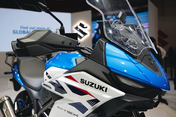 EICMA 2025, Suzuki SV-7GX: la crossover stradale col bicilindrico a V