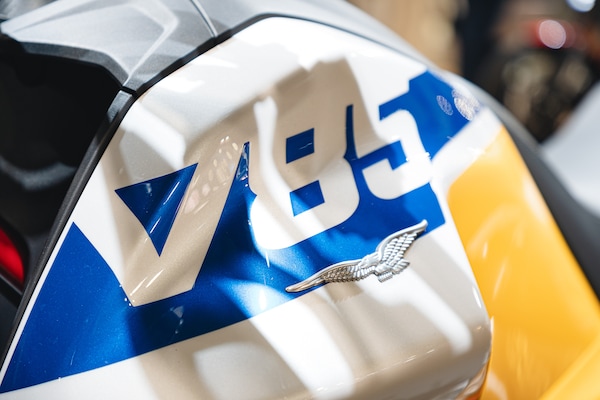EICMA 2025, Moto Guzzi: novità di colore e grafiche per V7, V85 TT e Stelvio 2026