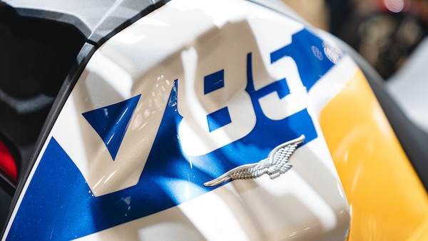 EICMA 2025, Moto Guzzi: novità di colore e grafiche per V7, V85 TT e Stelvio 2026