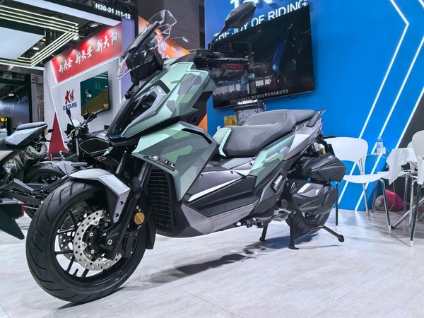 Wottan Crossover V400: lo spirito dell’avventura urbana debutta a EICMA 2025