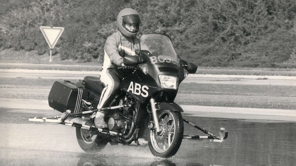 EICMA 2025, Bosch e i 30 anni dell'ABS: “La nostra visione è una mobilità su due ruote senza incidenti”