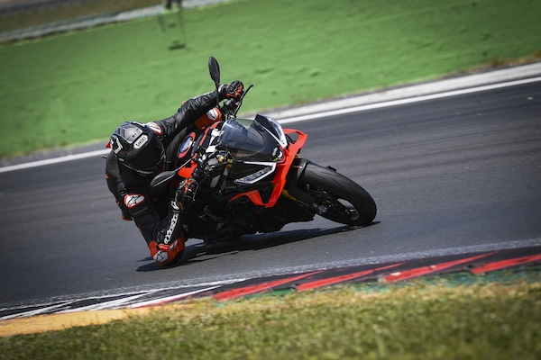 Aprilia Tuono V4 Factory 1100: le opinioni di InMoto "fuori dai denti"
