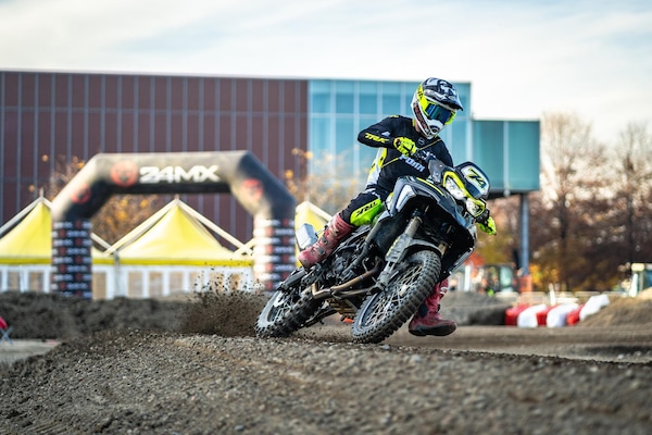 Francesco Muratori porta la Benelli TRK 702 X al successo ad EICMA