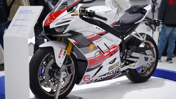 ZXMOTO e la nuova sfida di Zhang Xue: a EICMA 2025 il nome nuovo delle moto cinesi tra sport e avventura