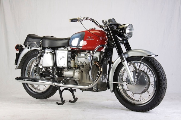 All'asta una Moto Guzzi che ha fatto la storia: una V7 700 del 1967