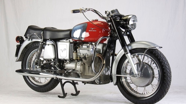 All'asta una Moto Guzzi che ha fatto la storia: una V7 700 del 1967