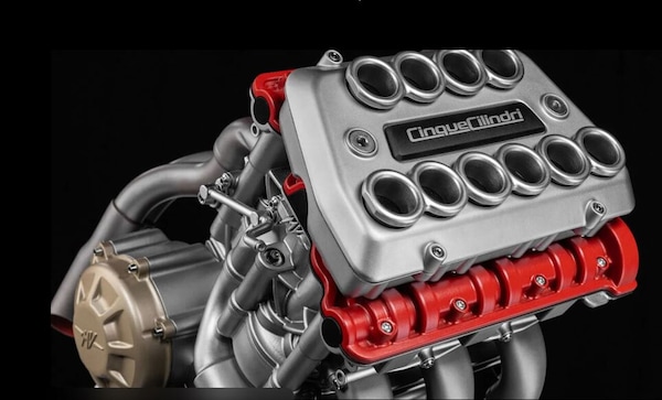 MV Agusta e la rivoluzione a "Cinque Cilindri": è sfida su potenza, leggerezza e innovazione
