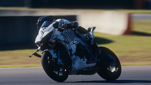 CFMOTO V4 SR-RR Prototype: eccola in azione... e che sound!