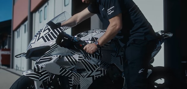 CFMOTO, la V4 SR-RR Prototype scalda i muscoli: ecco il video