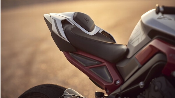 Triumph: il video presentazione della Street Triple 765 RX