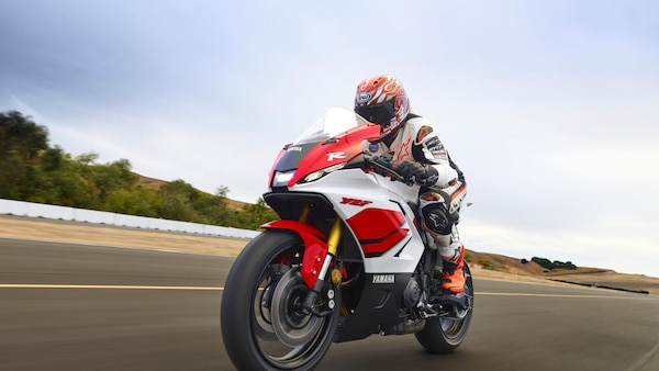 Yamaha R7: le foto della versione 2026