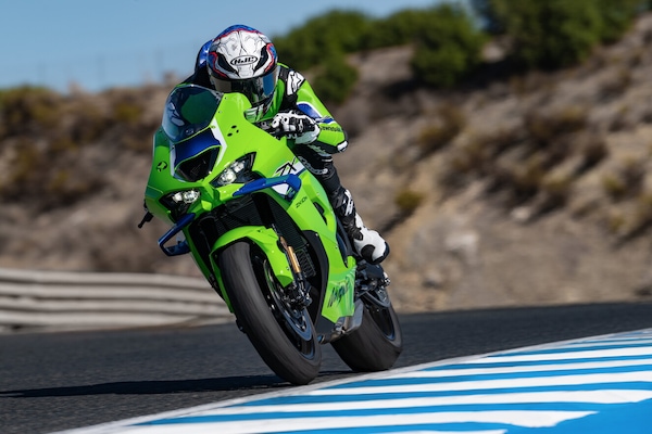 Kawasaki Ninja ZX-10R e ZX-10RR 2026: le foto