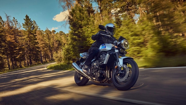 Honda CB1000F: le foto della roadster anni ’80 in versione 2026