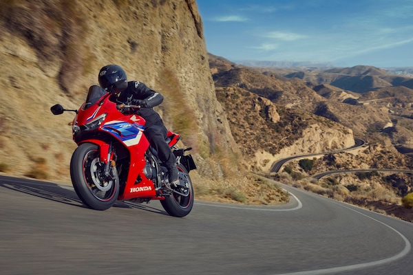Honda CBR500R: il video presentazione della versione 2026