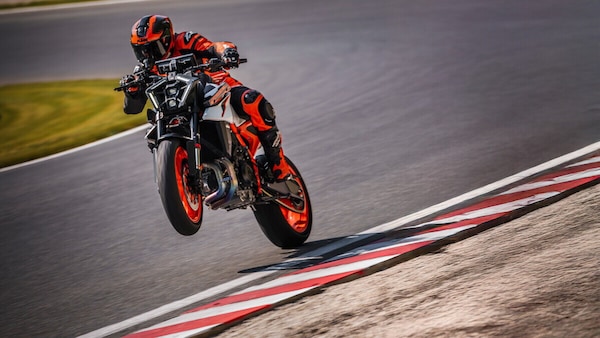 KTM 990 Duke R 2026 - Le foto