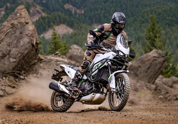 Kawasaki KLE 500 2026: ecco svelato il prezzo (che stupisce)