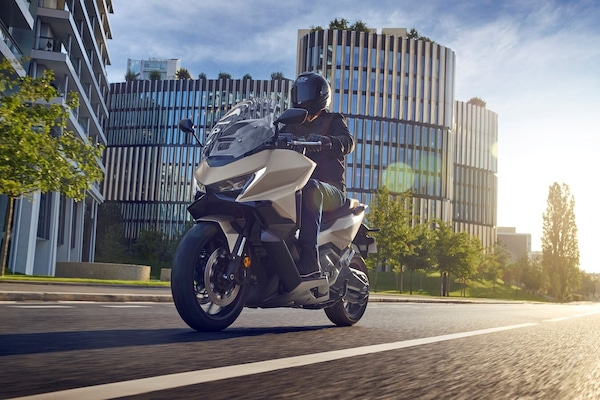Maxi-scooter 2026: comfort, capacità di carico e potenza per viaggiare ogni giorno