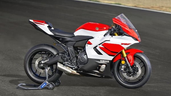 Yamaha R7 2026: ecco quanto costa (anche la 70th Anniversary)