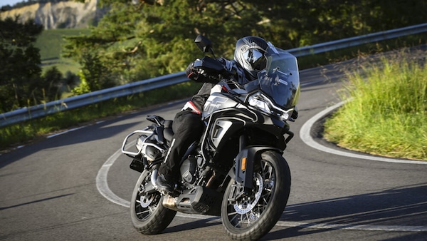 CFMOTO 700MT ADV: le foto della "Comparativa crossover cinesi"