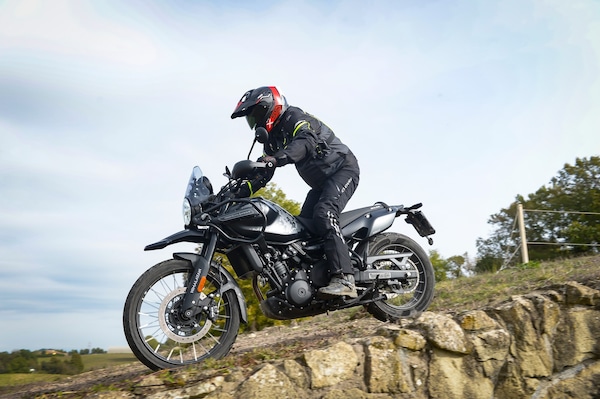 Test Royal Enfield Himalayan Mana Black: inarrestabile giramondo