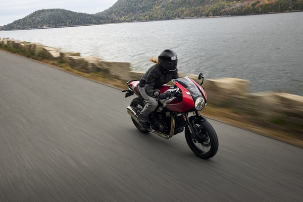 Triumph Thruxton 400: le foto della novità per patente A2