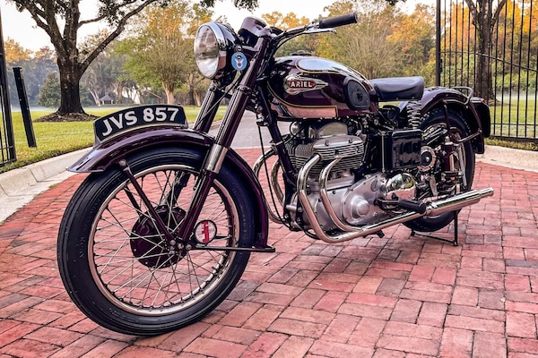 Venduta all'asta una Ariel Square Four: la prima moto con 4 cilindri "in quadrato"