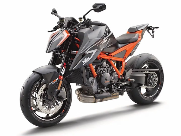 KTM rilancia, omologata la 1390 Super Duke RR: meno peso, più esclusività