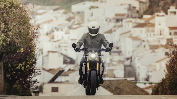 Essere motociclisti oggi: quando cambia il modo di guidare