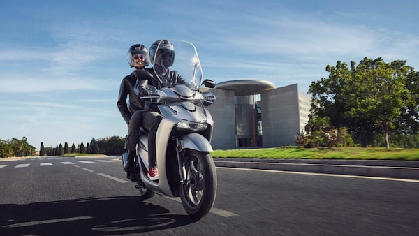 Mercato moto 2025: i numeri spiegano la svolta degli scooter