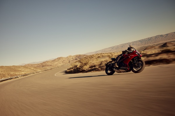 Triumph Triple Track Experience 2026: in pista a Imola e Cremona