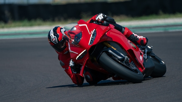 Ducati porta la MotoGP su strada: come funziona il nuovo cambio della Panigale V4 R