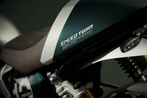Le foto della nuova Triumph Speed Twin 1200 Café Racer Edition: stile café racer