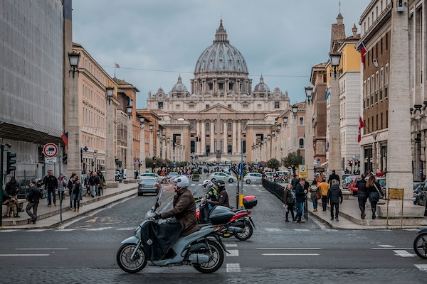 Sicurezza stradale smart: a Roma partono i semafori intelligenti sulla Colombo