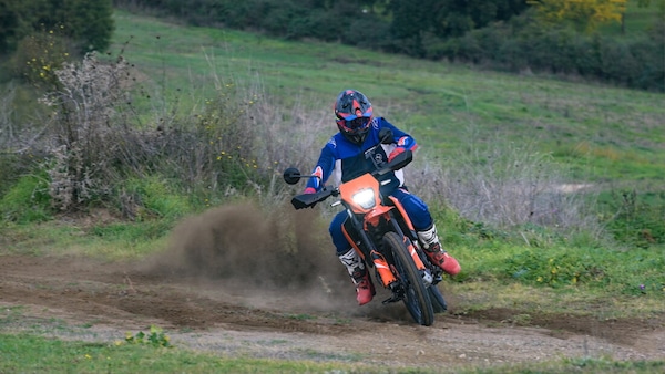 KTM 390 Enduro R: le foto della comparativa dual