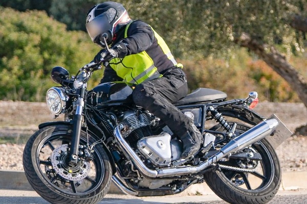 Foto spia Royal Enfield Continental GT 750: sarà lei la prima 750 ad arrivare sul mercato?