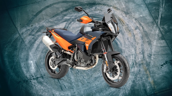 KTM SMT 890 2026: piccoli ritocchi per la mangiacurve austriaca