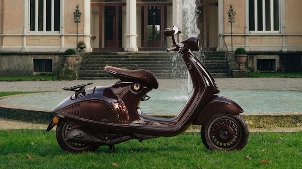 Vespa 946 Horse: l’eleganza del movimento celebra l’Anno del Cavallo