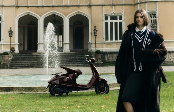 Vespa 946 Horse: le foto che mostrano come l’eleganza equestre prenda forma