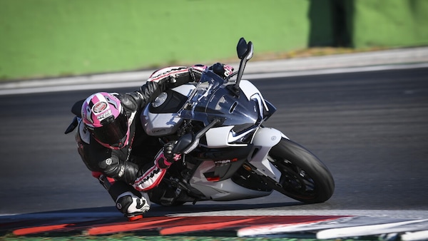 CFMOTO 675 SR-R: le foto della comparativa delle sportive cinesi