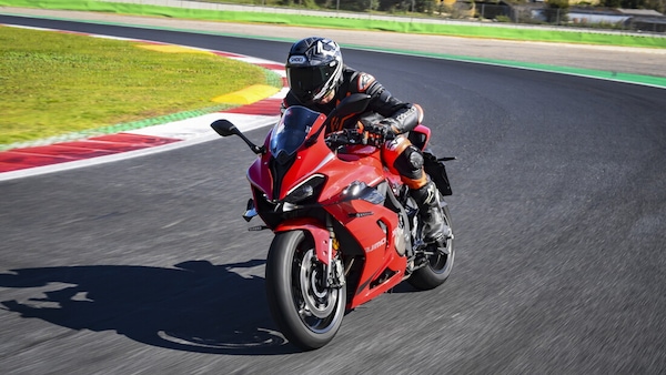 QJ Motor SRK 800 RR : le foto della comparativa delle sportive cinesi