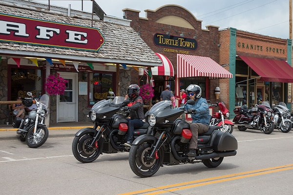 Moto, raduni e ribellione: un secolo di motociclismo negli USA
