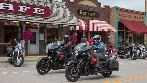 Moto, raduni e ribellione: un secolo di motociclismo negli USA