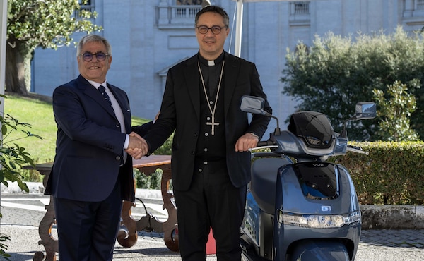 TVS, due scooter iQube S per il Vaticano